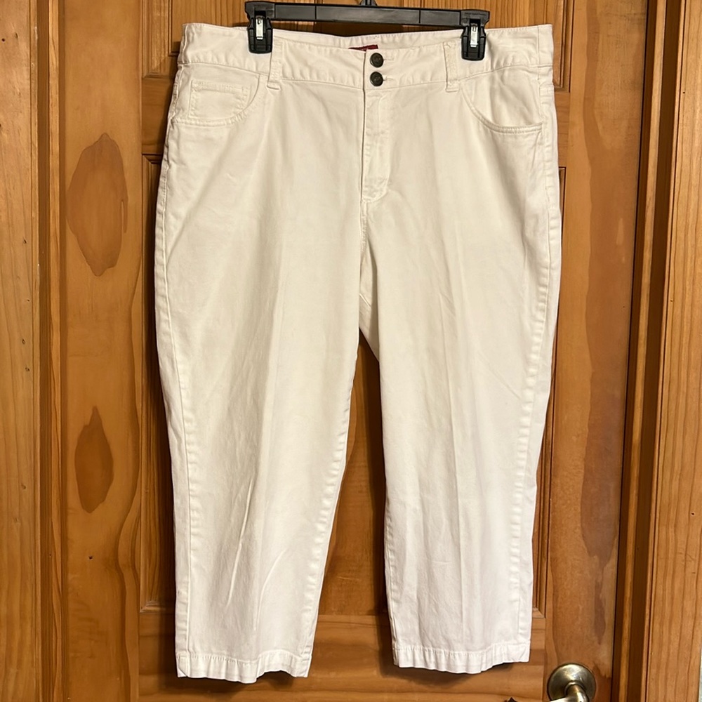 Merona Capris White Soft Denim Size 14 Inseam 21” Cotton/Spandex Like New